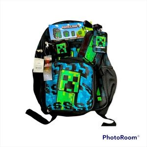 Minecraft New Backpack 5 piece set Comes with lunchbox And Lanyard  and more